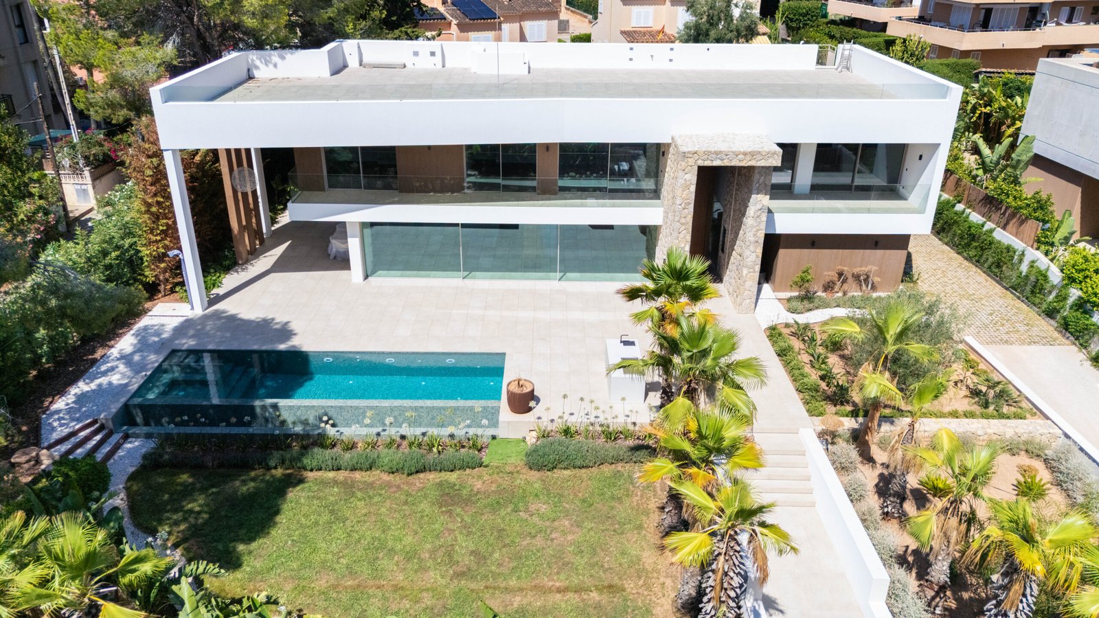 Luxury villa for sale in the South West of Mallorca in Santa Ponsa. One of the best places to live in Mallorca